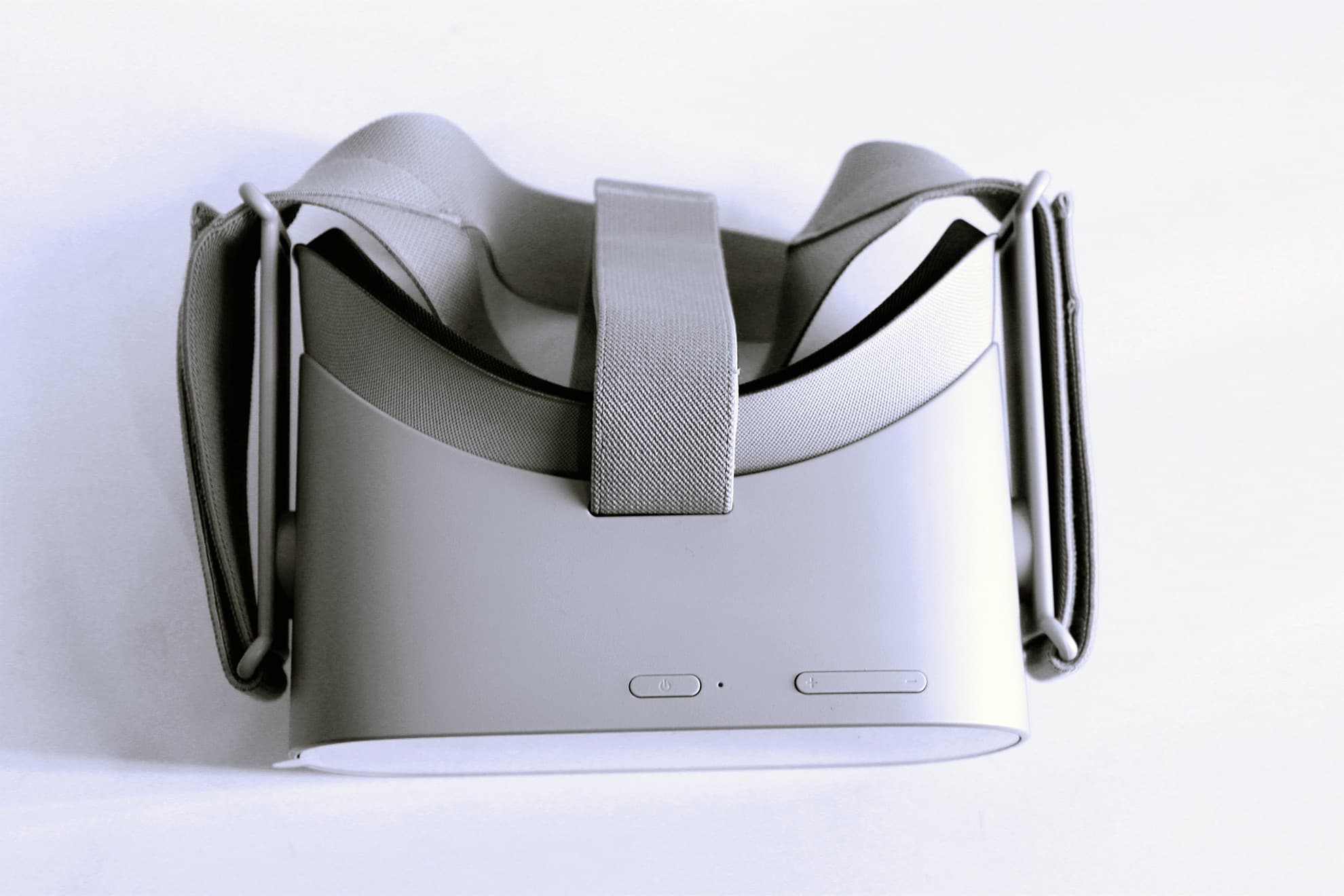Oculus Go headset and equipment — view 3