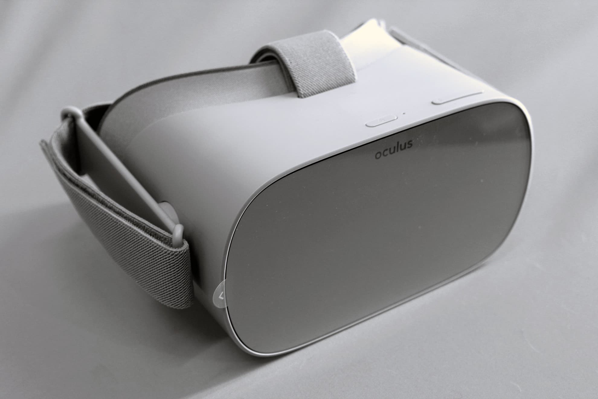 Oculus Go headset and equipment — view 1