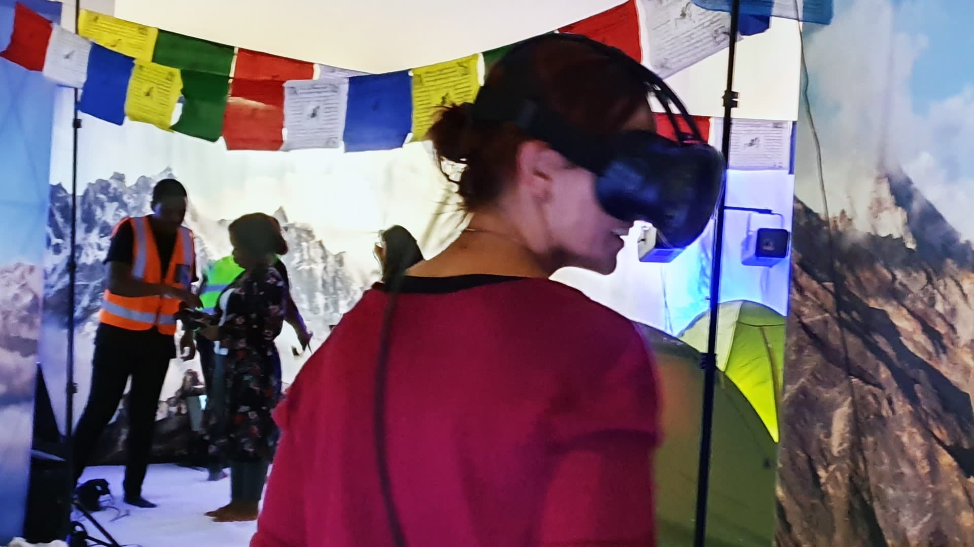 Media attendee navigating the Hillary Step in virtual reality