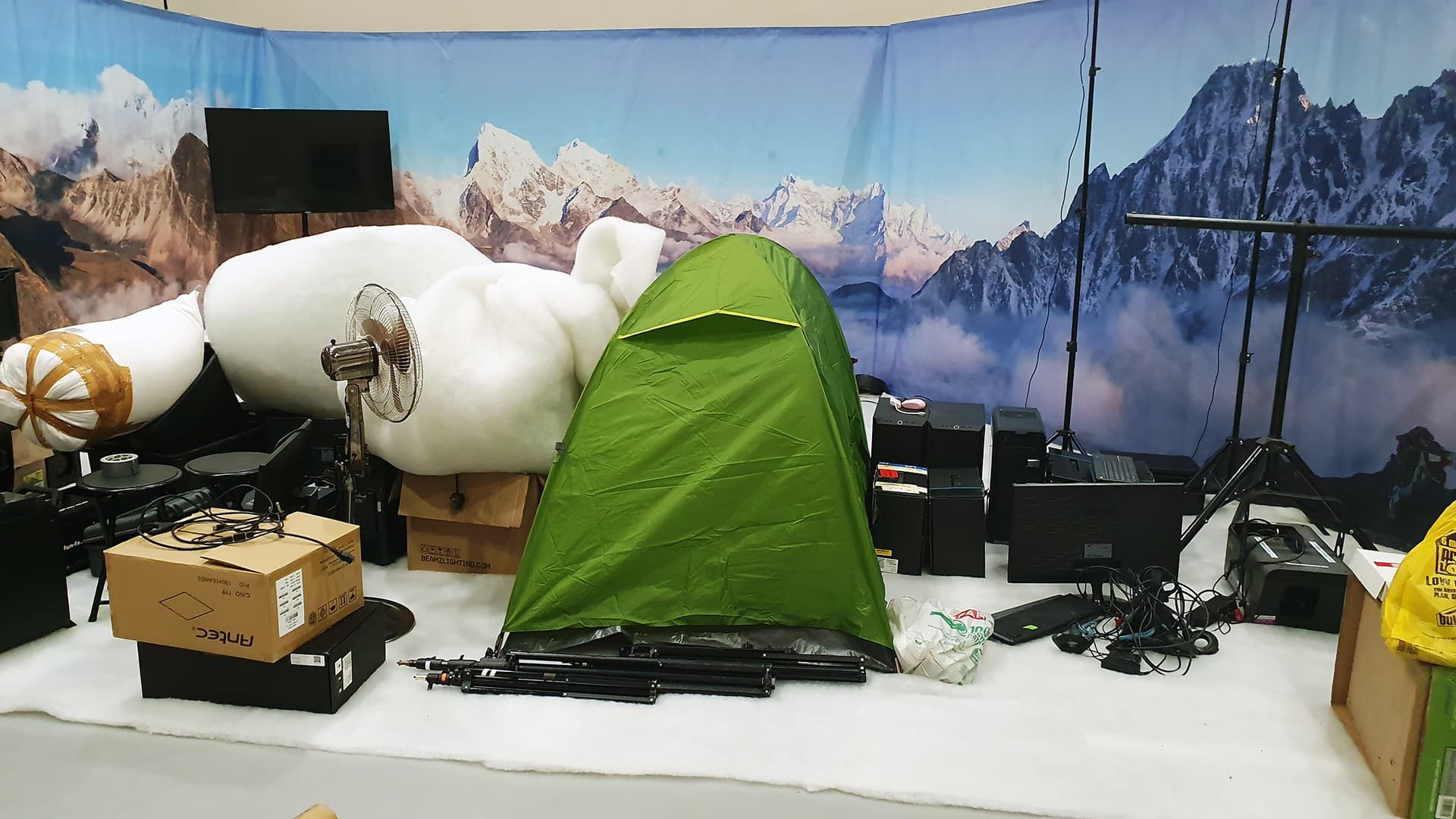 High-end PC stations powering simultaneous Everest VR simulations
