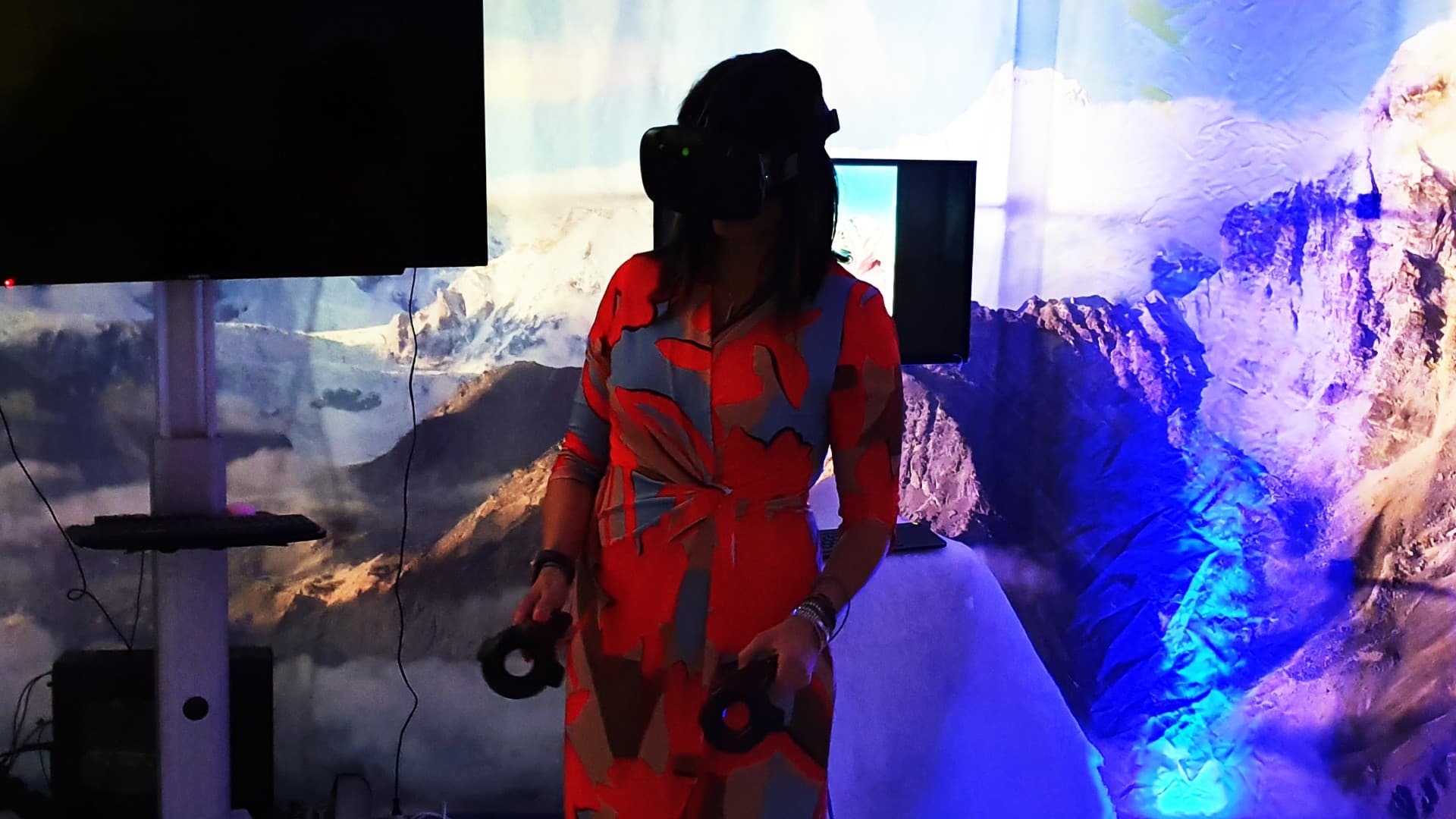 Journalists and media guests seated for the Mount Everest VR simulation